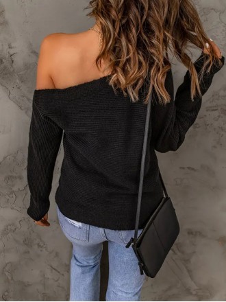 Sexy solid-color off-the-shoulder sweater