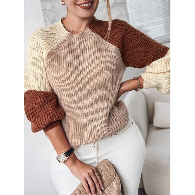 Simple market pullover sweater with rotator sleeves in contrasting colors