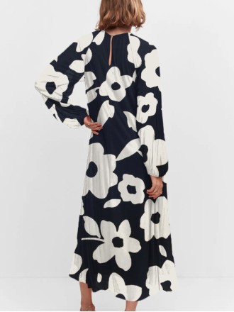 Simple round neck long sleeve flower dress for women