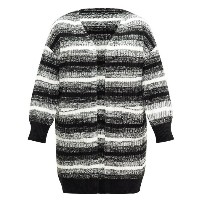 Women's plus-size sweater cardigan with pockets